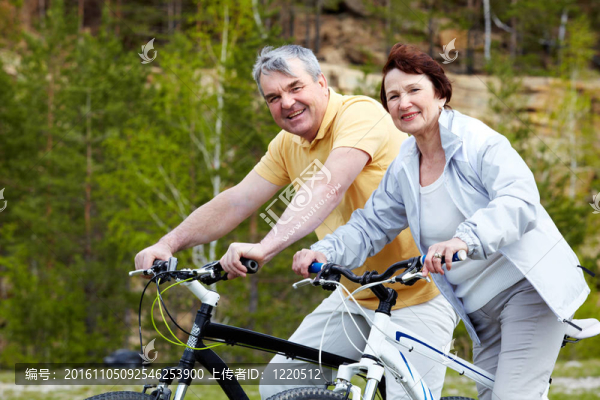 騎自行車(chē)的人-匯圖網(wǎng) www.fosd68.com 騎自行車(chē)的人