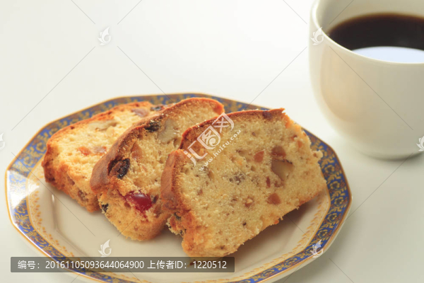 磅蛋糕和咖啡
