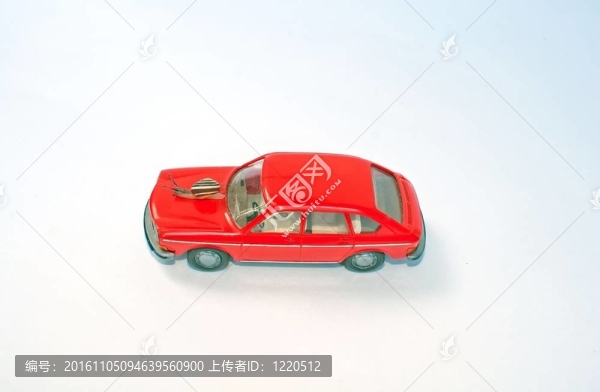蝸牛寶寶和汽車