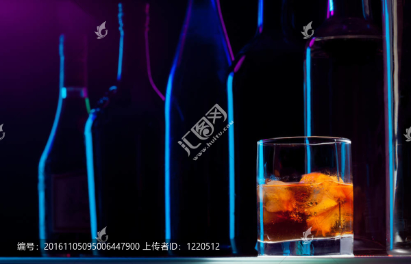 夜間酒吧和深夜飲料