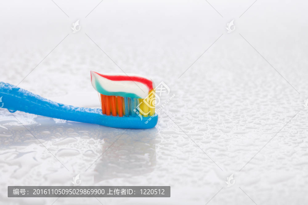 牙刷和牙膏