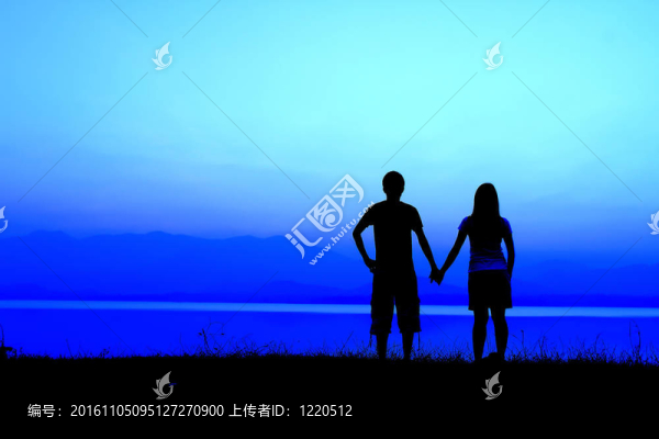 夕陽的情侶剪影