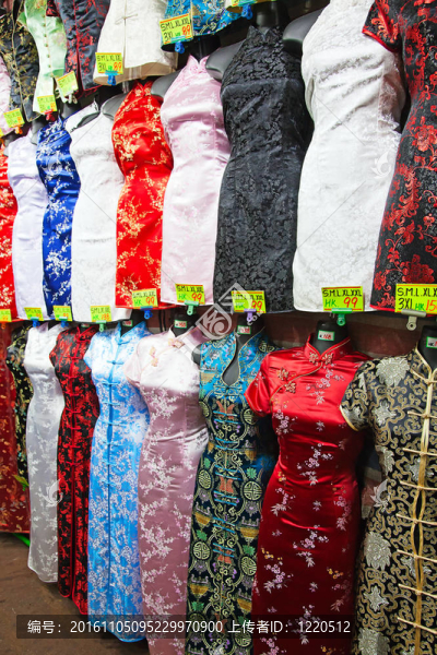 中國傳統(tǒng)絲綢服飾