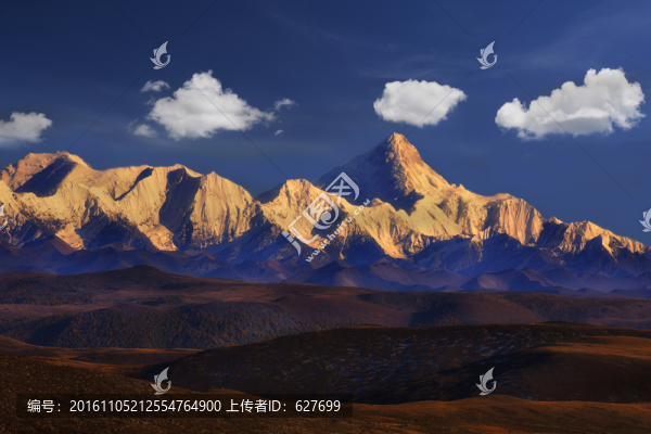 貢嘎山全景