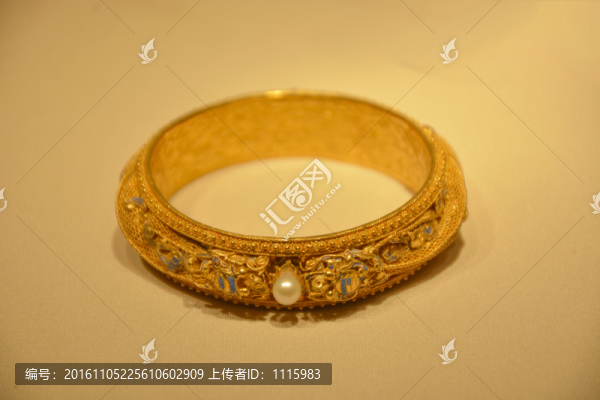 清代珍珠鑲嵌金手鐲