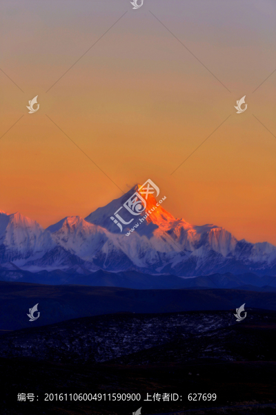 貢嘎日照金山