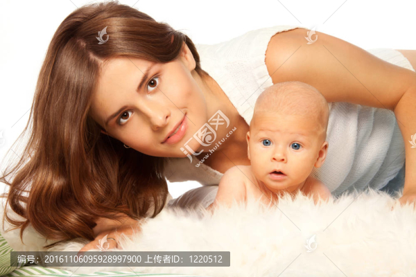 年輕的母親與嬰兒