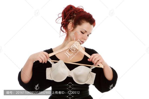 年輕女子戴胸罩