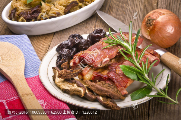 煙熏肉酸菜