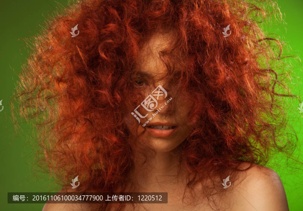 紅卷發(fā)女人美女寫真