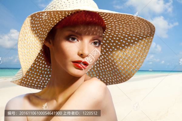 戴帽子的漂亮女人