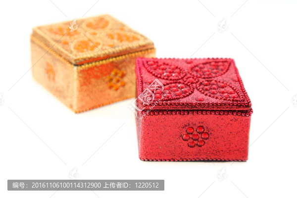 紅色和金色的禮品盒