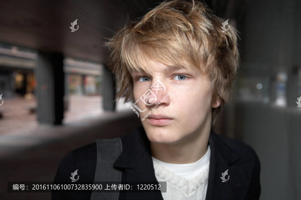 十幾歲的男孩