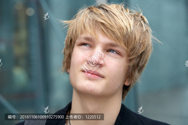 十幾歲的男孩