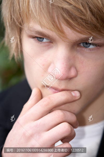 十幾歲的男孩