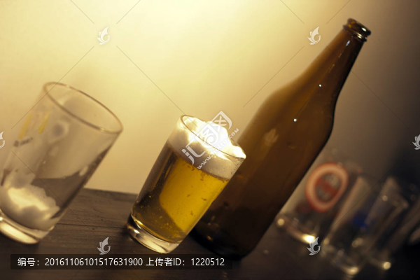酒吧關(guān)門