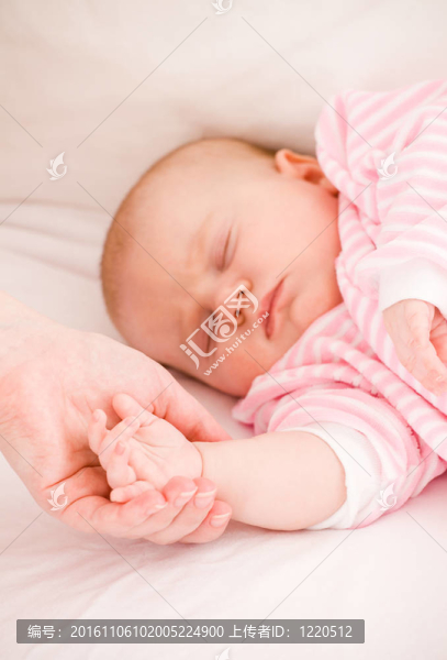 熟睡的嬰兒