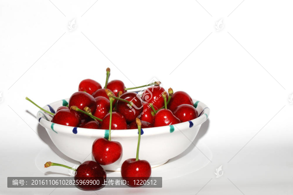 多汁的紅櫻桃