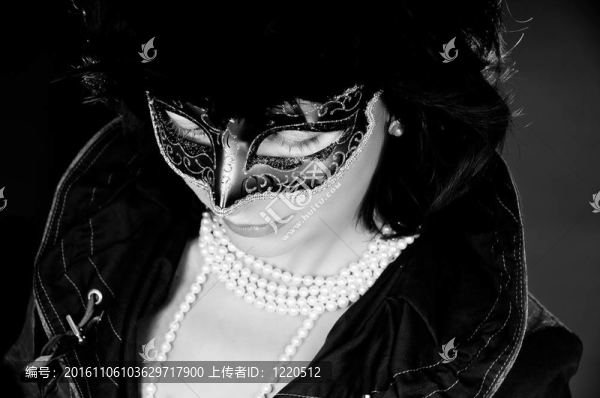 年輕女子的肖像與威尼斯面具