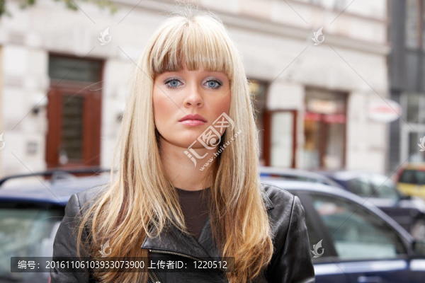 年輕的女人
