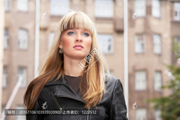 年輕的女人