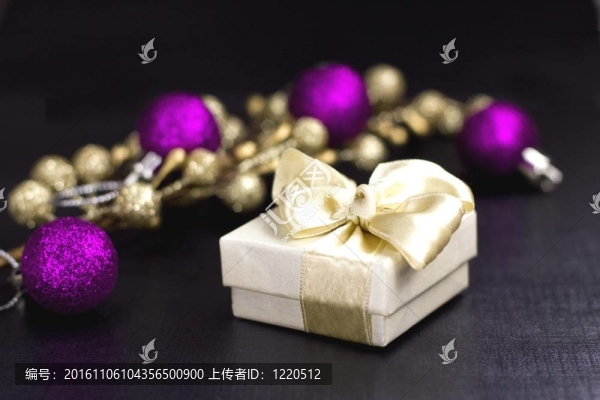 圣誕靜物與黑色背景裝飾