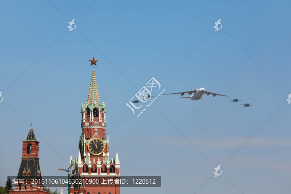 莫斯科-,5月9日：安-124和蘇-27飛機飛越紅場；Spasskaya塔在偉大衛(wèi)國戰(zhàn)爭勝利紀念游行
