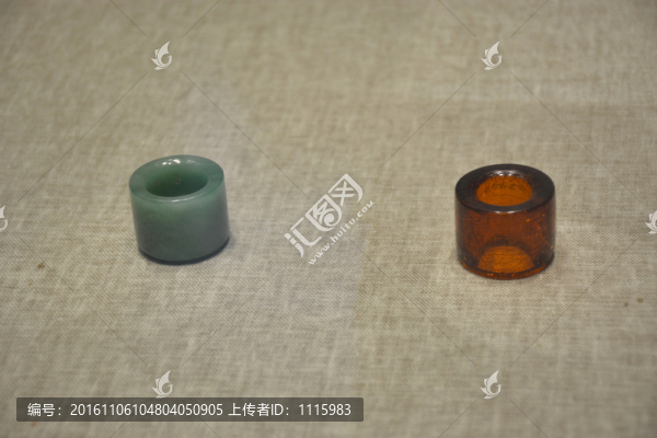 清代翠扳指,金珀光素扳指