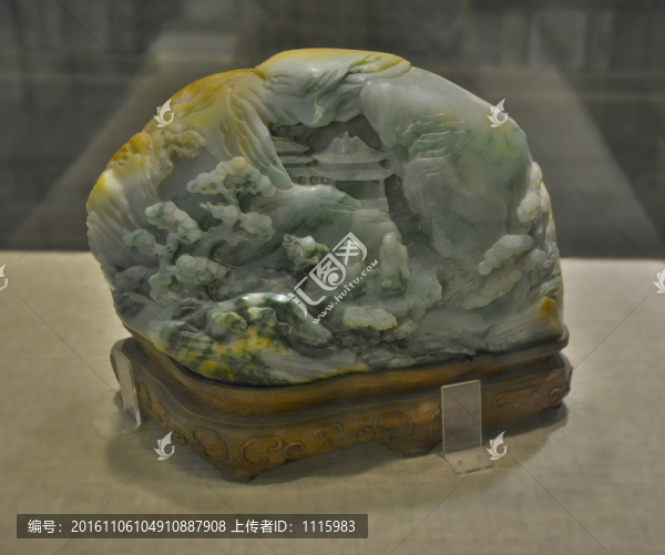 清代翠根雕人物景山子