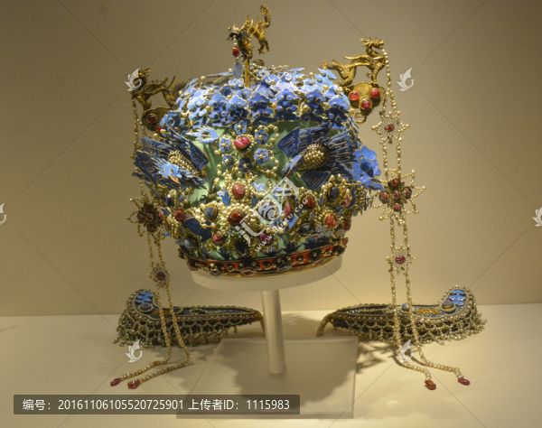清代點(diǎn)翠錢珍珠寶石金龍鳳冠