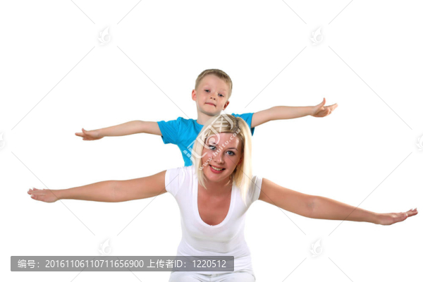 母親與兒子在工作室