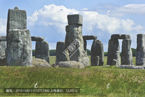 巨車陣是盛夏日出日落，冬至在英國慶祝冬至對齊。