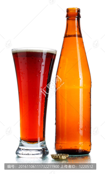 一瓶啤酒和一杯啤酒