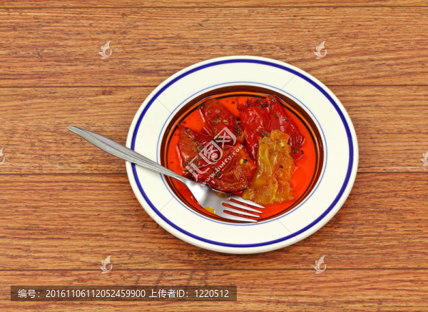 菜中的黃色和紅辣椒