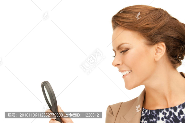 帶放大鏡的女人