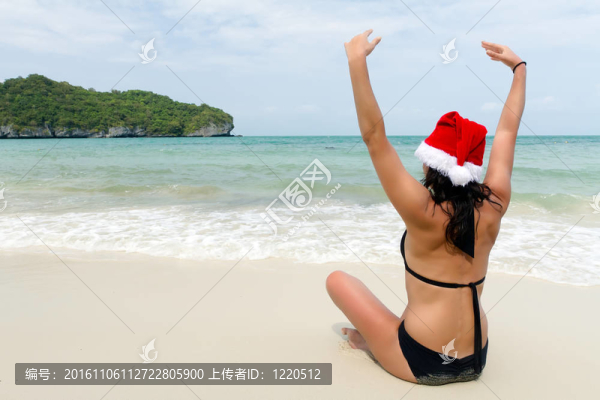 海灘上的圣誕老人克勞斯