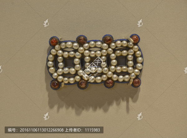 清代金嵌珍珠紅寶石帶扣