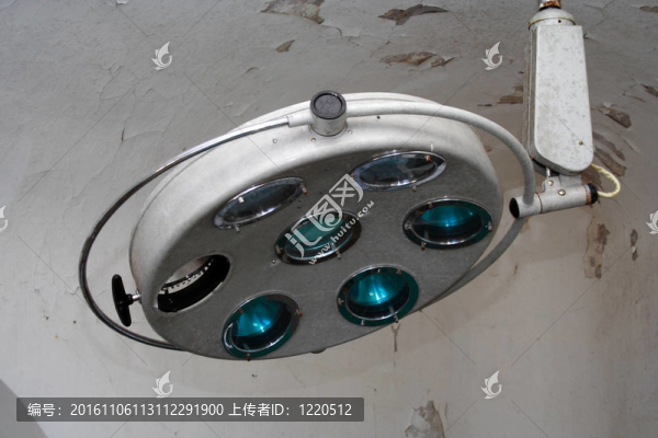 手術(shù)燈掛在天花板上的連接器