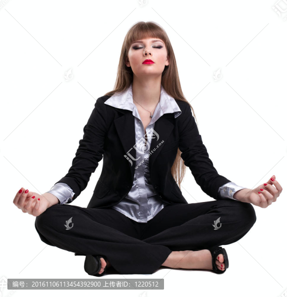 年輕的商務女士坐在瑜伽姿勢