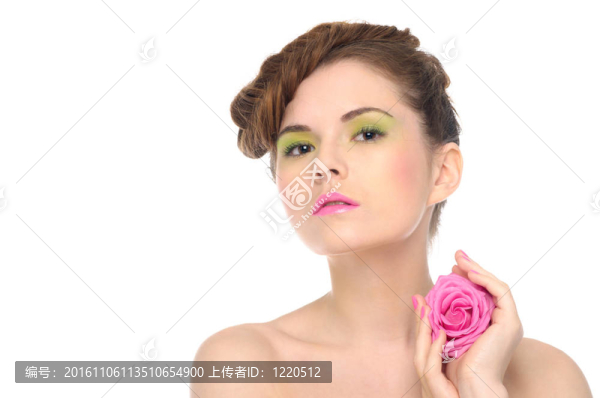 美麗的金發(fā)女郎與粉紅玫瑰