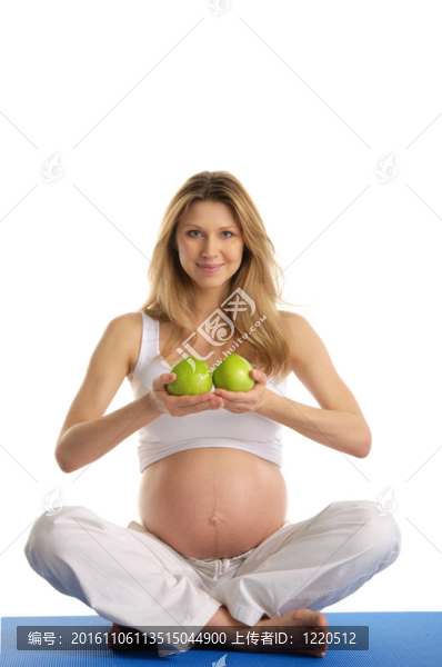 孕婦練瑜伽，留蘋果