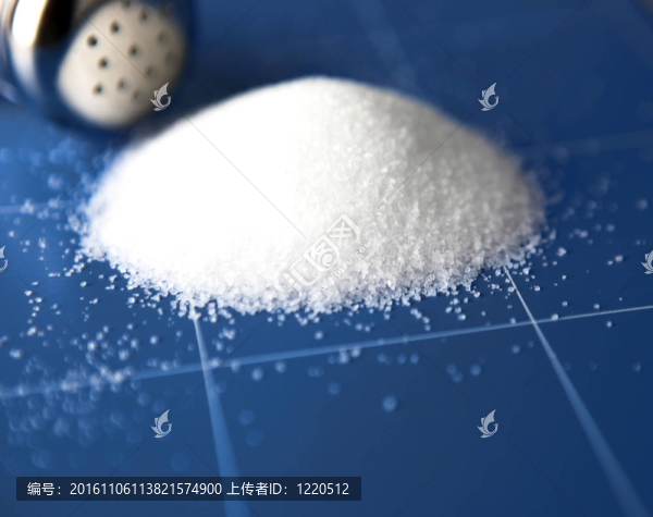 餐桌上的鹽篩