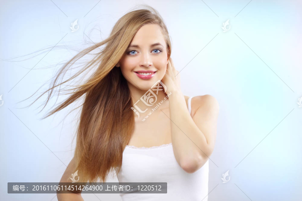 長頭發(fā)的漂亮女孩