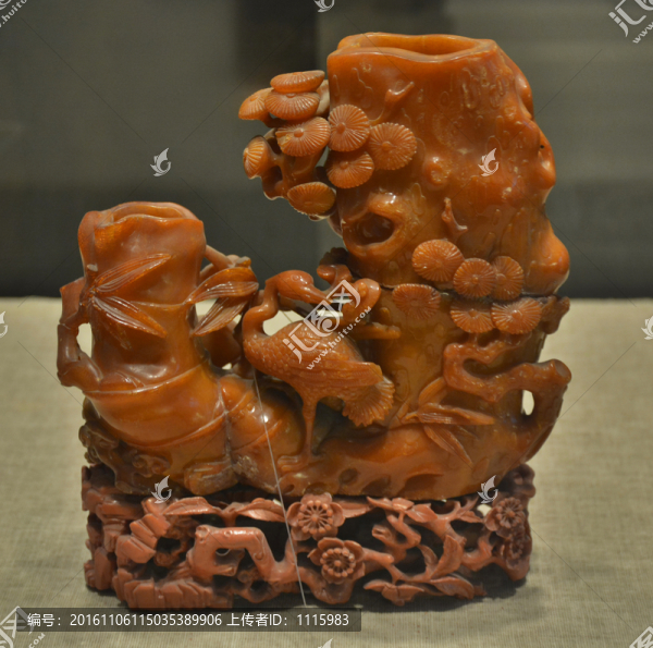 清代蜜蠟鶴鹿同春花插