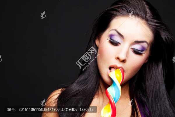 一個(gè)棒棒糖的女孩