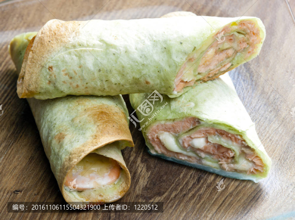 菠菜玉米薄餅，三文魚和芝士