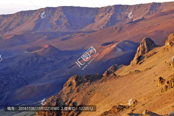 森賴斯哈雷阿卡拉火山口