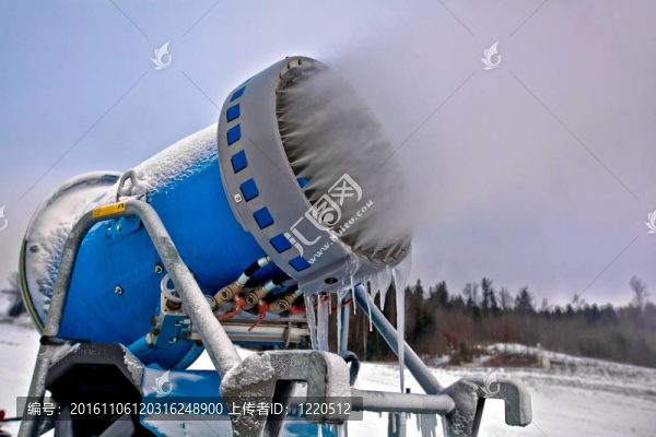 雪炮在工作