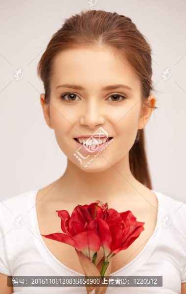 美麗的女人與紅花