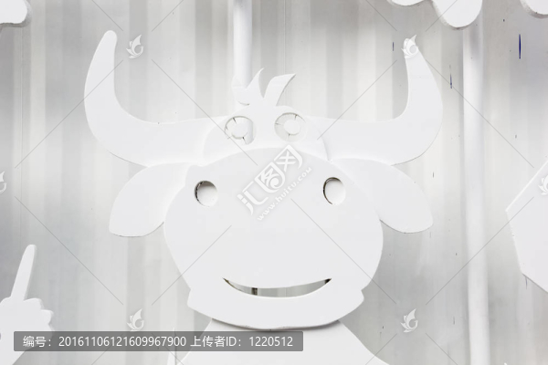白色木娃娃
